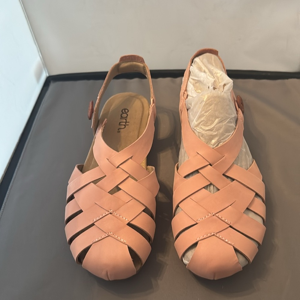 Earth Women's Blush Sandals size 8, wide‎ New inbox - Picture 2 of 5